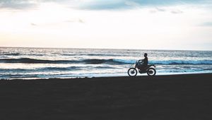 Preview wallpaper motorcycle, motorcyclist, beach, dark, silhouette