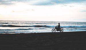 Preview wallpaper motorcycle, motorcyclist, beach, dark, silhouette