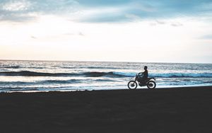 Preview wallpaper motorcycle, motorcyclist, beach, dark, silhouette
