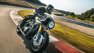 Preview wallpaper motorcycle, motorcyclist, bike, track, road, speed