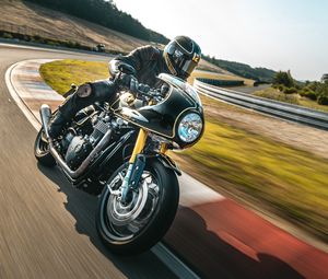 Preview wallpaper motorcycle, motorcyclist, bike, track, road, speed