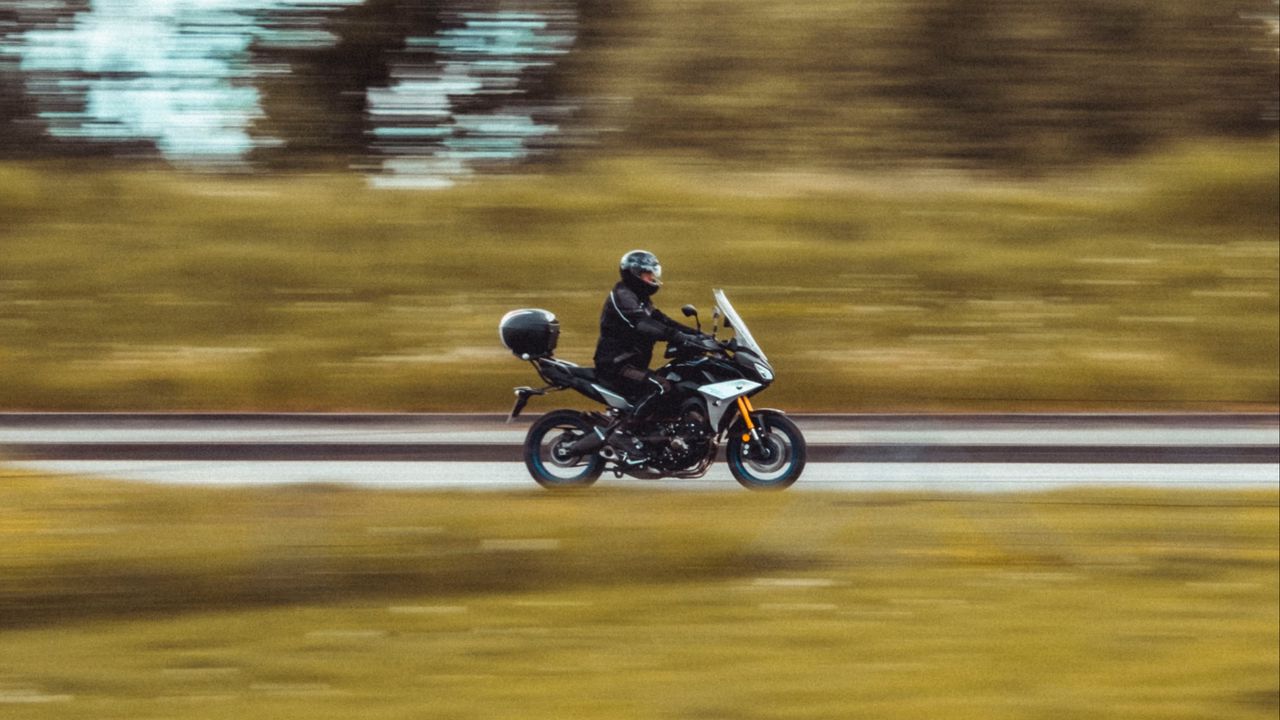 Wallpaper motorcycle, motorcyclist, bike, helmet, blur