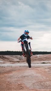 Preview wallpaper motorcycle, motorcyclist, bike, stunt, helmet, sand