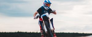 Preview wallpaper motorcycle, motorcyclist, bike, stunt, helmet, sand