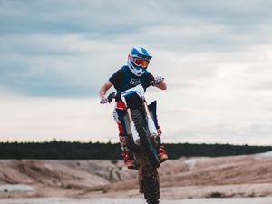 Preview wallpaper motorcycle, motorcyclist, bike, stunt, helmet, sand