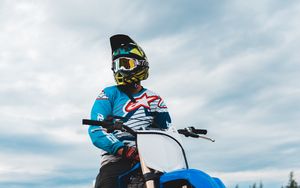 Preview wallpaper motorcycle, motorcyclist, bike, helmet, sand