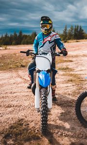 Preview wallpaper motorcycle, motorcyclist, bike, helmet, front view, sand