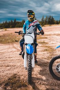 Preview wallpaper motorcycle, motorcyclist, bike, helmet, front view, sand