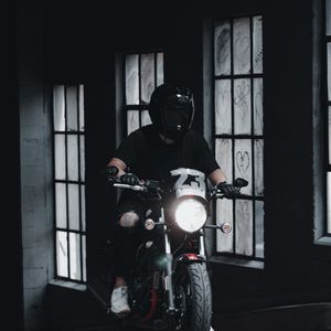 Preview wallpaper motorcycle, motorcyclist, bike, helmet, headlight