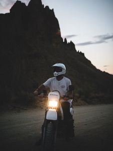 Preview wallpaper motorcycle, motorcyclist, bike, headlight, glow