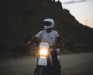 Preview wallpaper motorcycle, motorcyclist, bike, headlight, glow