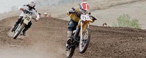 Preview wallpaper motorcycle, motorcyclist, bike, dust, race