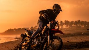 Preview wallpaper motorcycle, motorcyclist, bike, cross, beach