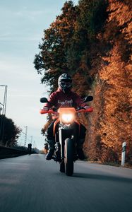 Preview wallpaper motorcycle, motorcyclist, bike, road, front view