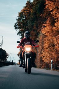 Preview wallpaper motorcycle, motorcyclist, bike, road, front view