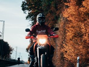 Preview wallpaper motorcycle, motorcyclist, bike, road, front view