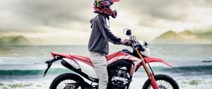 Preview wallpaper motorcycle, motorcyclist, bike, beach