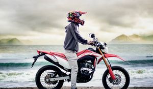 Preview wallpaper motorcycle, motorcyclist, bike, beach