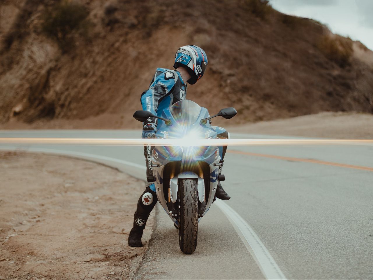 1280x960 Wallpaper motorcycle, motorcyclist, bike, sport bike, light