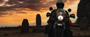 Preview wallpaper motorcycle, motorcyclist, bike, biker, moto, field