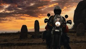 Preview wallpaper motorcycle, motorcyclist, bike, biker, moto, field