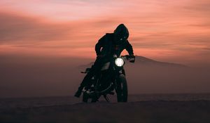 Preview wallpaper motorcycle, motorcyclist, bike, moto, dusk