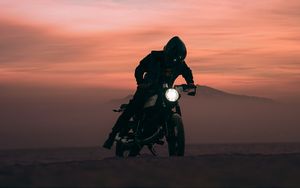 Preview wallpaper motorcycle, motorcyclist, bike, moto, dusk