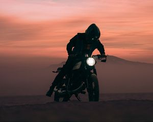 Preview wallpaper motorcycle, motorcyclist, bike, moto, dusk