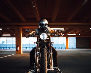 Preview wallpaper motorcycle, motorcyclist, front view, bike, helmet
