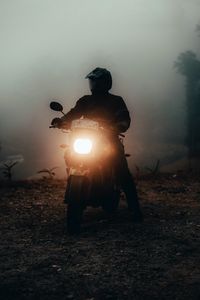 Preview wallpaper motorcycle, motorcyclist, headlight, light, fog