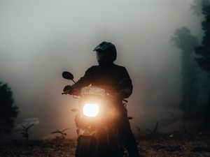 Preview wallpaper motorcycle, motorcyclist, headlight, light, fog