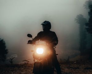 Preview wallpaper motorcycle, motorcyclist, headlight, light, fog