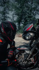Preview wallpaper motorcycle, motorcyclist, helmet, bike