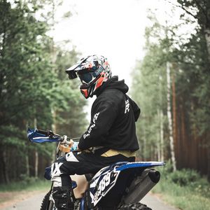 Preview wallpaper motorcycle, motorcyclist, helmet, bike, rear view