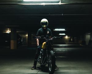 Preview wallpaper motorcycle, motorcyclist, helmet, bike, parking