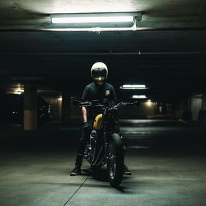 Preview wallpaper motorcycle, motorcyclist, helmet, bike, parking