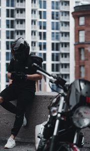 Preview wallpaper motorcycle, motorcyclist, helmet, bike, man