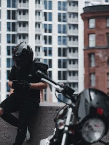 Preview wallpaper motorcycle, motorcyclist, helmet, bike, man