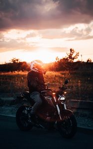 Preview wallpaper motorcycle, motorcyclist, helmet, sunset, light