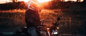 Preview wallpaper motorcycle, motorcyclist, helmet, sunset, light