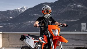 Preview wallpaper motorcycle, motorcyclist, helmet, bike, orange