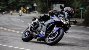 Preview wallpaper motorcycle, motorcyclist, helmet, motorcycle racing, speed, tilt