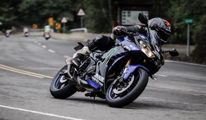 Preview wallpaper motorcycle, motorcyclist, helmet, motorcycle racing, speed, tilt