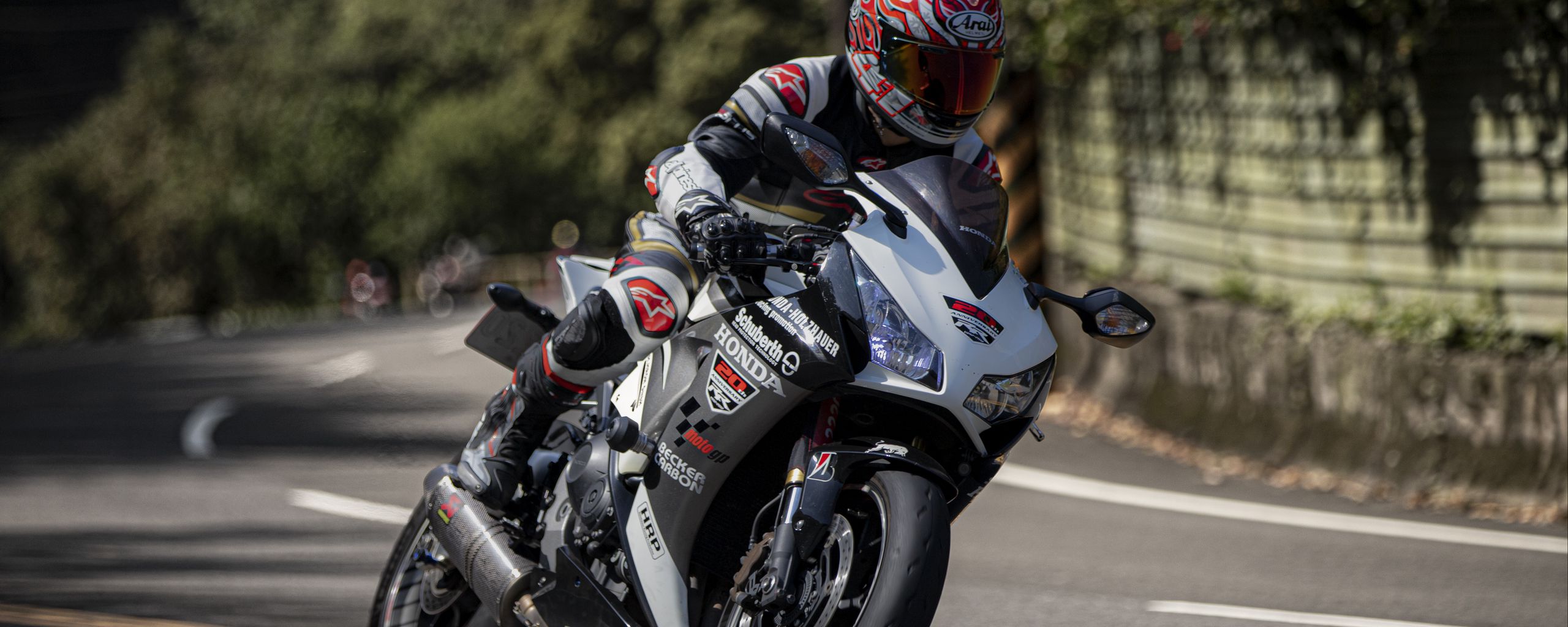 2560x1024 Wallpaper motorcycle, motorcyclist, helmet, motorcycle racing