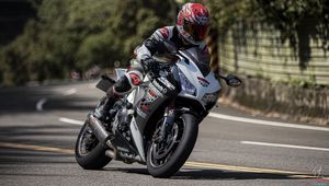 Preview wallpaper motorcycle, motorcyclist, helmet, motorcycle racing