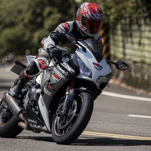 Preview wallpaper motorcycle, motorcyclist, helmet, motorcycle racing