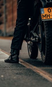 Preview wallpaper motorcycle, motorcyclist, leg, bike, black