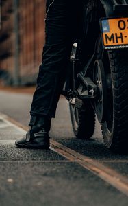 Preview wallpaper motorcycle, motorcyclist, leg, bike, black