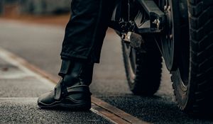 Preview wallpaper motorcycle, motorcyclist, leg, bike, black