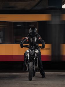 Preview wallpaper motorcycle, motorcyclist, parking, headlight